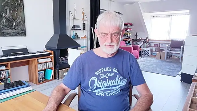 Snapshot of ewaldwillems99 chatting on 07-19-26, 12:57 ewaldwillems99 online show from 07-19-26, 12:57