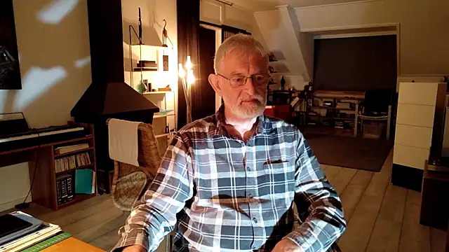 ewaldwillems99 online show from 10-18-25, 07:05