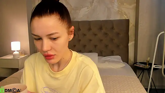 Aria Mila online show from 05-18-26, 03:06