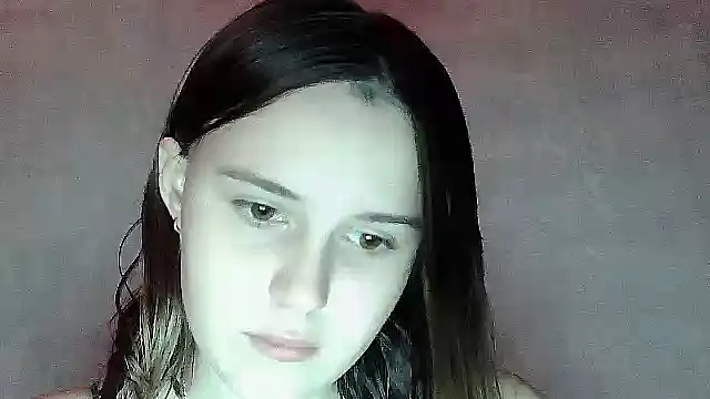 SweetLoraa online show from 10-28-25, 12:44