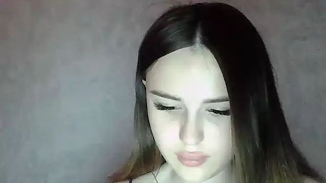 SweetLoraa online show from 06-18-26, 03:50
