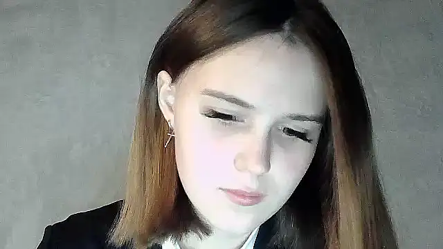 Snapshot of SweetLoraa chatting on 10-05-25, 05:03 SweetLoraa online show from 10-05-25, 05:03