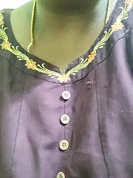 Snapshot of Tamilreethu chatting on 10-25-25, 10:58 Tamilreethu online show from 10-25-25, 10:58