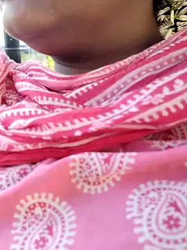 Snapshot of Tamilreethu chatting on 09-09-25, 11:52 Tamilreethu online show from 09-09-25, 11:52