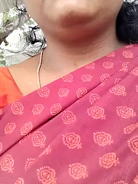 Snapshot of Tamilreethu chatting on 09-20-25, 03:44 Tamilreethu online show from 09-20-25, 03:44