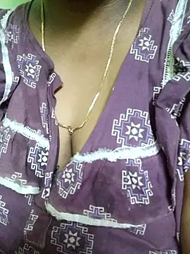 Snapshot of Tamilreethu chatting on 09-28-25, 04:47 Tamilreethu online show from 09-28-25, 04:47