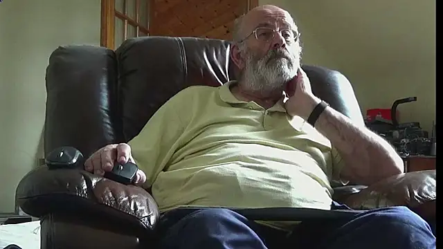Snapshot of janzer13 chatting on 06-06-26, 01:05 janzer13 online show from 06-06-26, 01:05