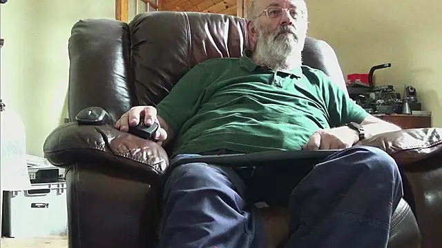 Snapshot of janzer13 chatting on 05-21-26, 01:08 janzer13 online show from 05-21-26, 01:08