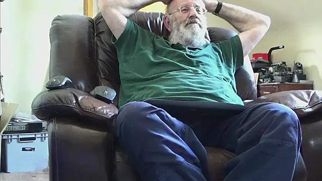 Snapshot of janzer13 chatting on 05-23-26, 01:21 janzer13 online show from 05-23-26, 01:21