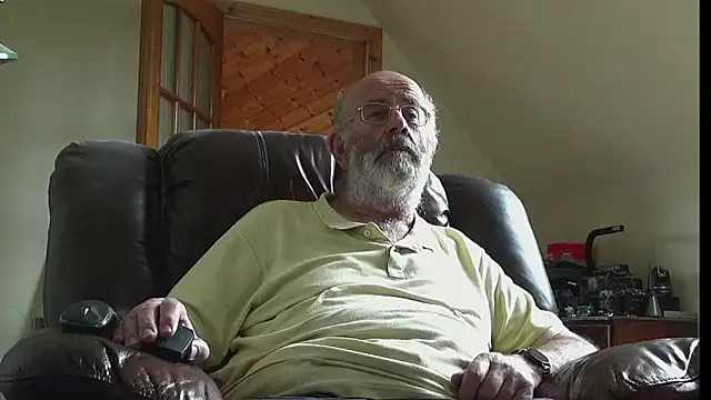 Snapshot of janzer13 chatting on 06-13-26, 01:20 janzer13 online show from 06-13-26, 01:20