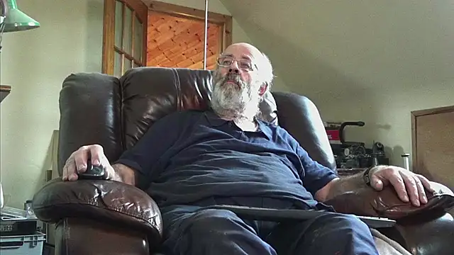 janzer13 online show from 12-15-25, 02:34