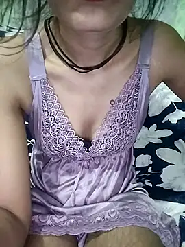 Snapshot of Crystil_love-21 chatting on 09-13-25, 09:31 Crystil love-21 online show from 09-13-25, 09:31