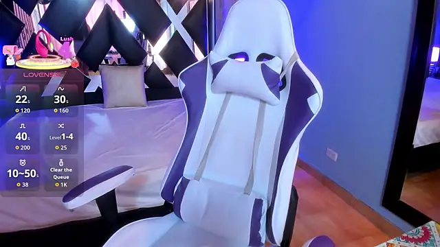 Snapshot of Emma_Petiite chatting on 01-09-26, 06:48 Emma Petiite online show from 01-09-26, 06:48