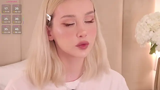 Snapshot of Nesolla chatting on 09-23-25, 07:21 Nesolla online show from 09-23-25, 07:21