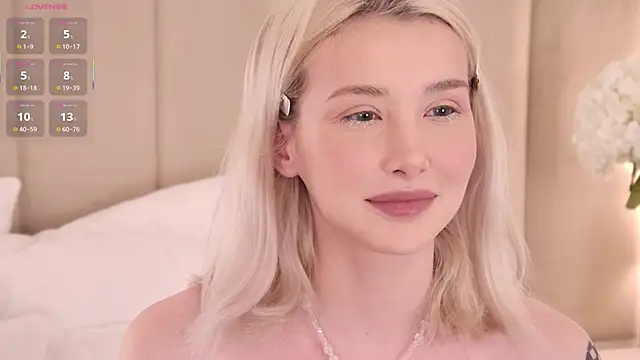 Snapshot of Nesolla chatting on 09-25-25, 07:42 Nesolla online show from 09-25-25, 07:42