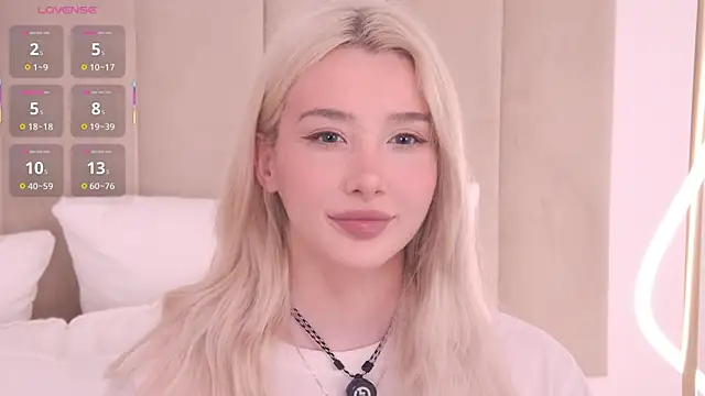 Snapshot of Nesolla chatting on 06-18-26, 01:27 Nesolla online show from 06-18-26, 01:27