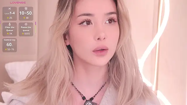 Snapshot of Nesolla chatting on 02-19-26, 07:44 Nesolla online show from 02-19-26, 07:44