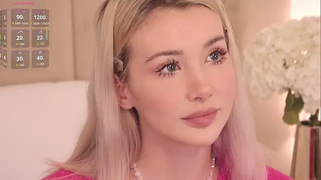 Snapshot of Nesolla chatting on 10-20-25, 07:14 Nesolla online show from 10-20-25, 07:14