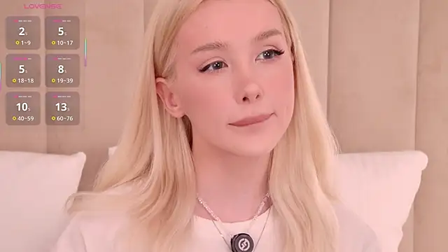 Snapshot of Nesolla chatting on 04-18-26, 01:57 Nesolla online show from 04-18-26, 01:57