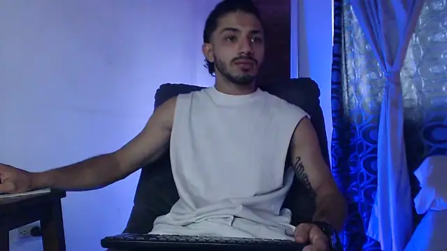 ArturoCardona  online show from 05-11-26, 01:45