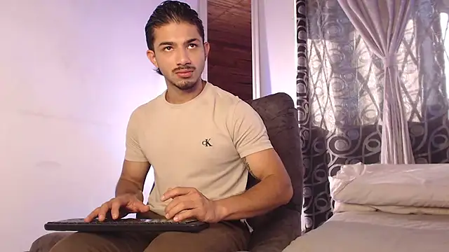 ArturoCardona  online show from 04-24-26, 12:51