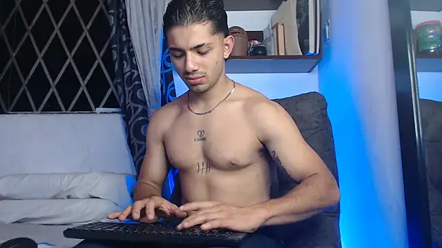 ArturoCardona  online show from 04-10-26, 12:50