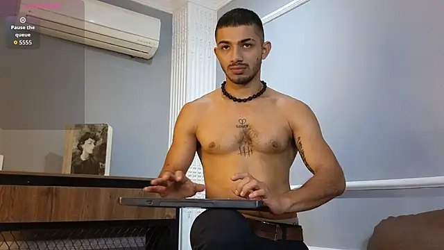 Snapshot of ArturoCardona_ chatting on 10-08-25, 11:34 ArturoCardona online show from 10-08-25, 11:34