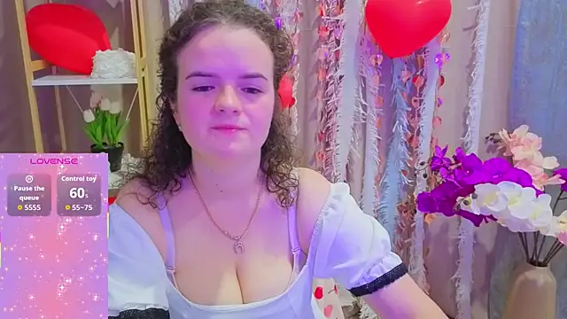 Snapshot of Luisa_Rosee chatting on 02-14-26, 08:31 Luisa Rosee online show from 02-14-26, 08:31