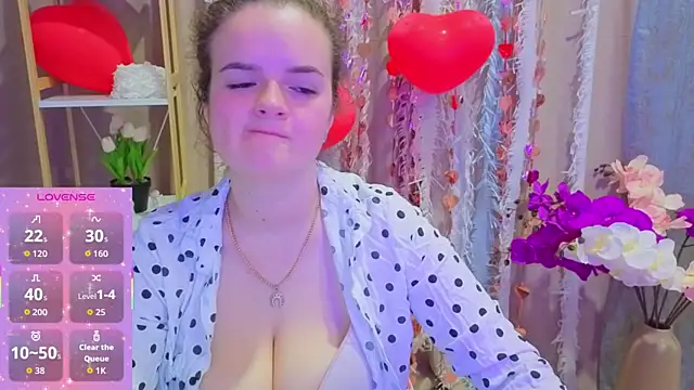 Snapshot of Luisa_Rosee chatting on 02-13-26, 08:20 Luisa Rosee online show from 02-13-26, 08:20