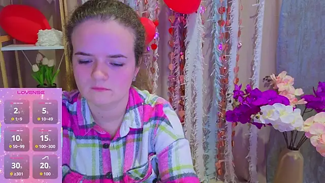 Snapshot of Luisa_Rosee chatting on 02-19-26, 08:17 Luisa Rosee online show from 02-19-26, 08:17