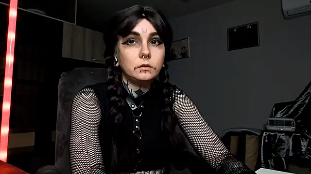 HighelikeGirl online show from 10-13-25, 12:18