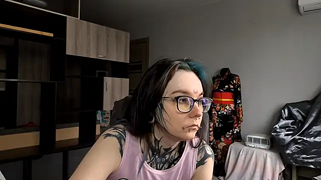 HighelikeGirl online show from 10-23-25, 07:51