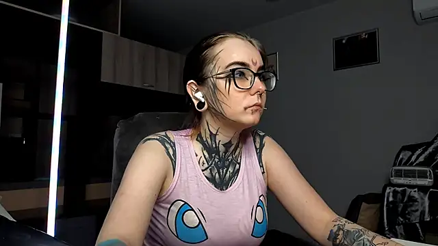 HighelikeGirl online show from 10-15-25, 12:02