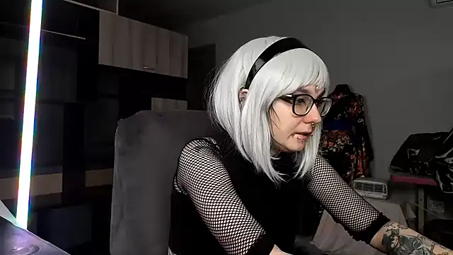 HighelikeGirl online show from 10-21-25, 08:47