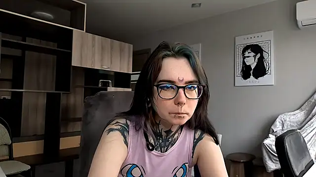 HighelikeGirl online show from 10-27-25, 07:09