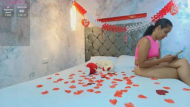 DarcyMooree online show from 09-18-25, 12:30