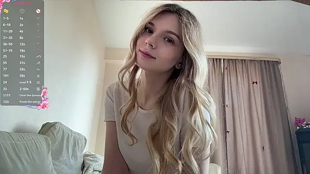 Snapshot of FruityXo chatting on 06-12-26, 10:57 FruityXo online show from 06-12-26, 10:57