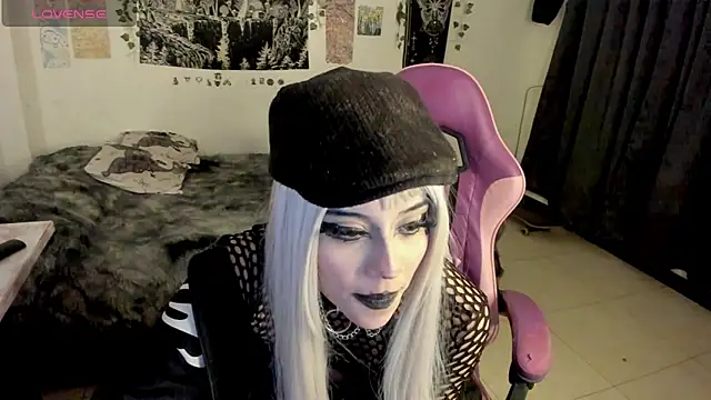 Snapshot of GothKitten666 chatting on 03-18-26, 02:04 GothKitten666 online show from 03-18-26, 02:04