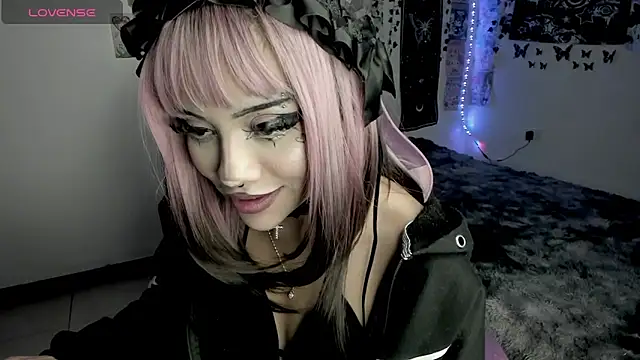 Snapshot of GothKitten666 chatting on 12-02-25, 11:39 GothKitten666 online show from 12-02-25, 11:39