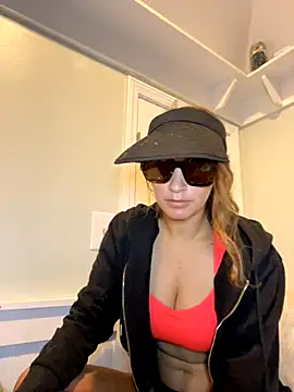 Snapshot of Lilamelon chatting on 09-29-25, 01:45 Lilamelon online show from 09-29-25, 01:45