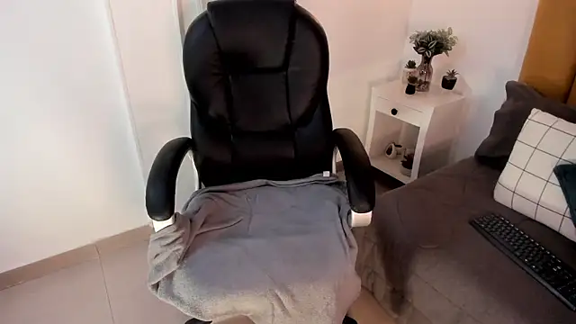 Snapshot of marie_bass chatting on 09-14-25, 01:44 marie bass online show from 09-14-25, 01:44