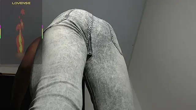 Snapshot of Black_penis25 chatting on 10-17-25, 03:43 Black penis25 online show from 10-17-25, 03:43