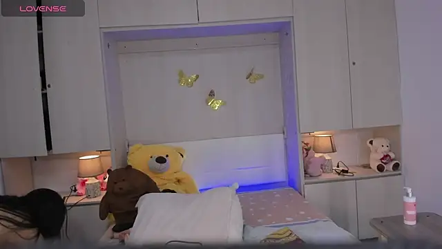 LilyWhitney online show from 04-12-26, 04:05