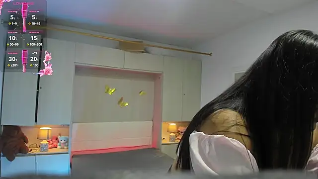 LilyWhitney online show from 04-23-26, 04:08