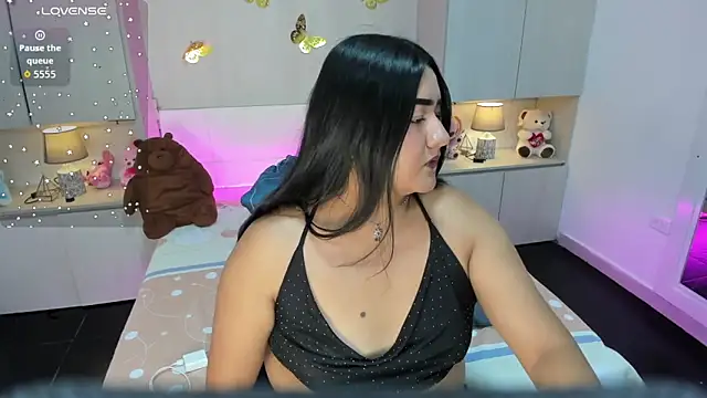 Snapshot of LilyWhitney chatting on 02-18-26, 04:10 LilyWhitney online show from 02-18-26, 04:10