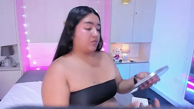 LilyWhitney online show from 12-17-25, 04:17