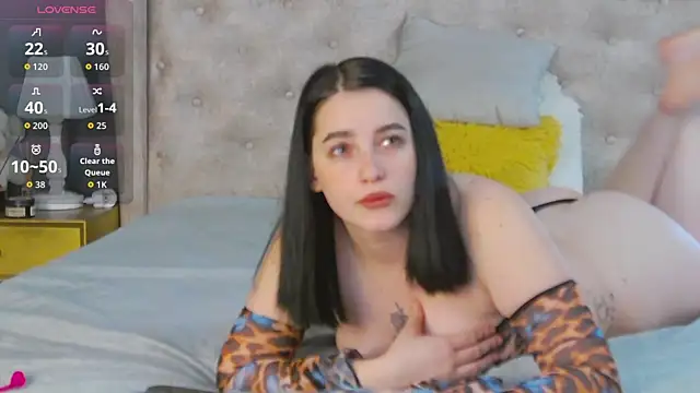 Leah Brooks online show from 11-20-25, 04:57