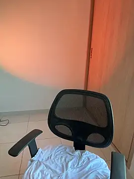 LauraCatalina online show from 11-27-25, 11:43