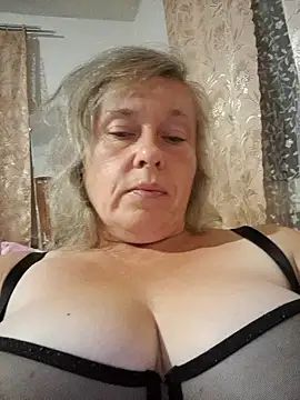 Snapshot of Catherine372311 chatting on 09-15-25, 08:09 Catherine372311 online show from 09-15-25, 08:09