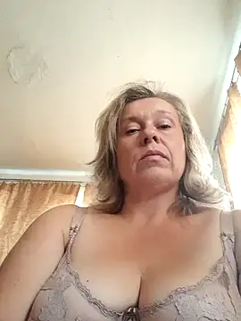 Snapshot of Catherine372311 chatting on 10-01-25, 11:25 Catherine372311 online show from 10-01-25, 11:25